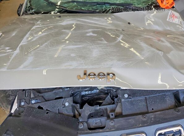 3C4NJDBN9ST597805 2025 JEEP COMPASS Silver ძრავის განყოფილების ხედი