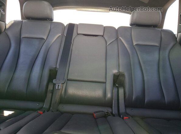 WA1LXAF70LD011817 2020 AUDI Q7 White Vista interior trasera