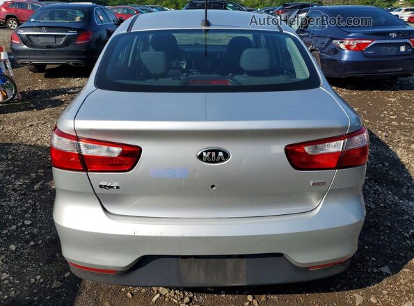 KNADM4A3XG6659276 2016 KIA RIO Silver Front interior view