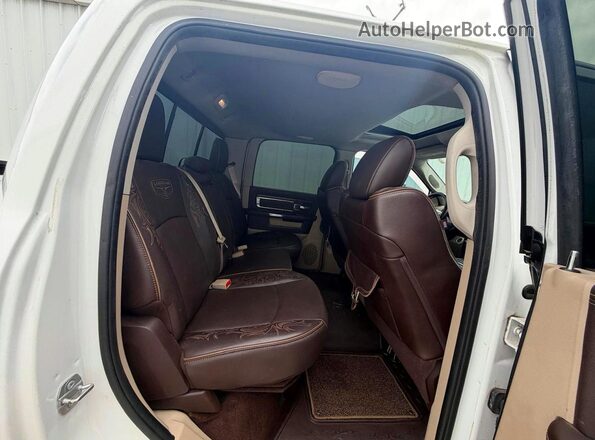 3C63RRKL0GG137824 2016 RAM 3500 White Widok wnętrza z przodu