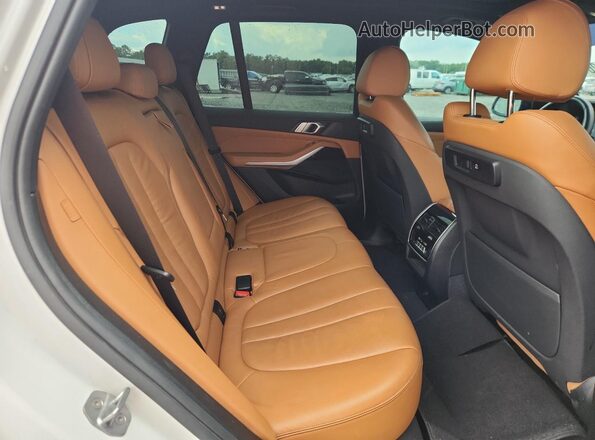 5UXCR6C50KLL10694 2019 BMW X5 White Widok wnętrza z tyłu