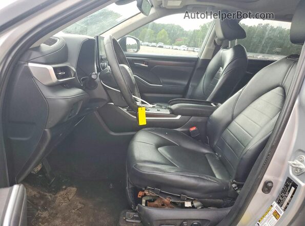 5TDGZRAH5LS500220 2020 TOYOTA HIGHLANDER Silver Вид панелі приладів