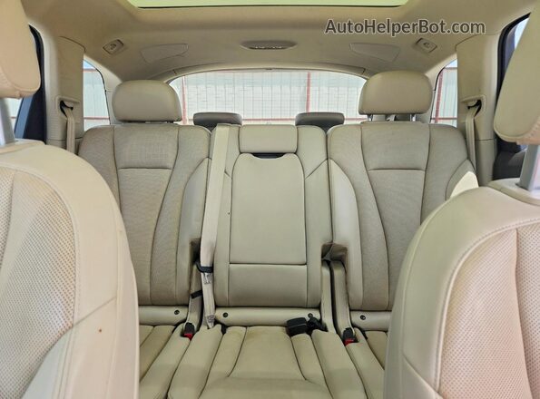 WA1LAAF76HD004993 2017 AUDI Q7 White Вид задньої частини салону