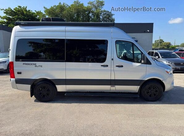 W1X4EBHY0NP484324 2022 MERCEDES-BENZ SPRINTER Silver Widok wnętrza 360 stopni