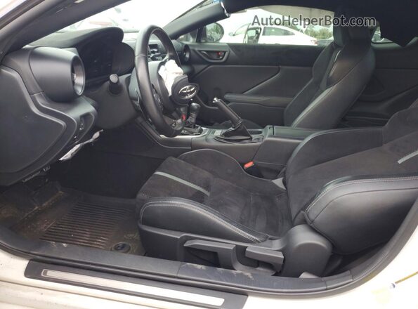 JF1ZNBF13P8750577 2023 TOYOTA GR White Vista del salpicadero