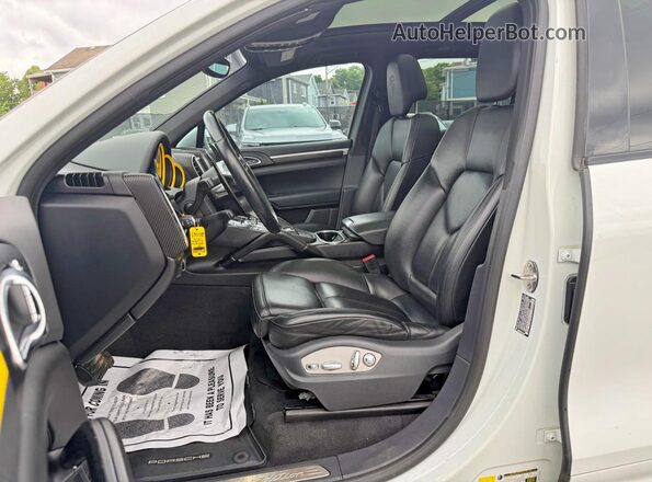 WP1AA2A21JKA02261 2018 PORSCHE CAYENNE White Հետևի տեսք