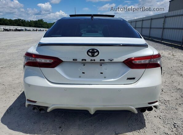 4T1B61HK8KU180239 2019 TOYOTA CAMRY White წინა სალონის ხედი