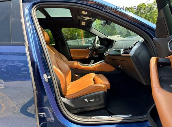 5UXCY6C08N9L59277 2022 BMW X6 Black Front interior view
