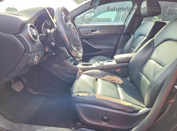 WDCTG4EB2HJ313271 2017 MERCEDES-BENZ GLA Black Dashboard view