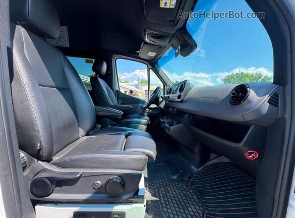 W1Z4NGHY0RT164471 2024 MERCEDES-BENZ SPRINTER White Rear view