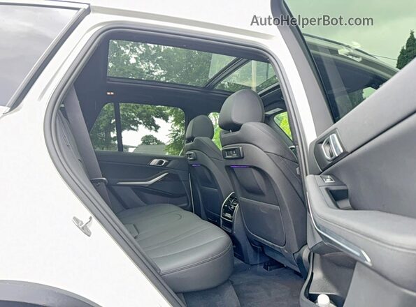5UXCR6C55KLL61916 2019 BMW X5 White წინა სალონის ხედი