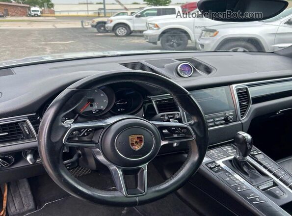 WP1AB2A56HLB10242 2017 PORSCHE MACAN Silver Rear seats view