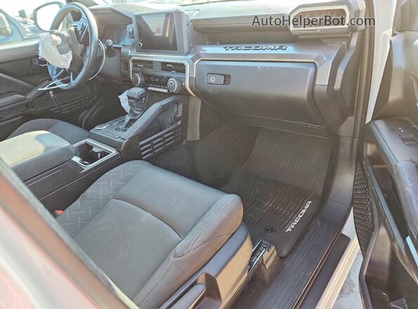 3TYJBAFN0ST017036 2025 TOYOTA TACOMA White ხელსაწყოთა პანელის ხედი