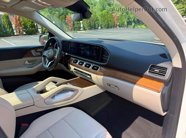 4JGFB4KB6NA685368 2022 MERCEDES-BENZ GLE White Rear seats view