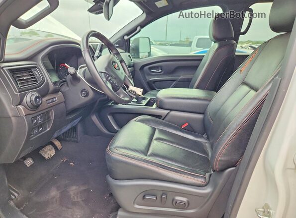 1N6AA1FB9MN513107 2021 NISSAN TITAN White Вид панелі приладів