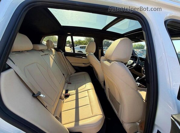 5UXTR7C51KLF24957 2019 BMW X3 White Вид салону спереду