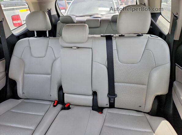 5XYP64HC8LG010471 2020 KIA TELLURIDE Black Rear interior view