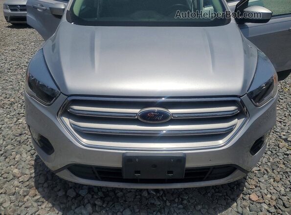 1FMCU9GD8KUB42747 2019 FORD ESCAPE Silver Widok naklejki z numerem VIN