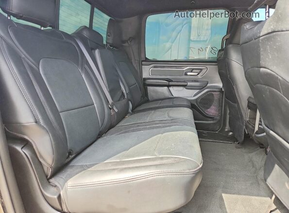 1C6SRFFT5MN649165 2021 RAM 1500 Black Vista interior trasera