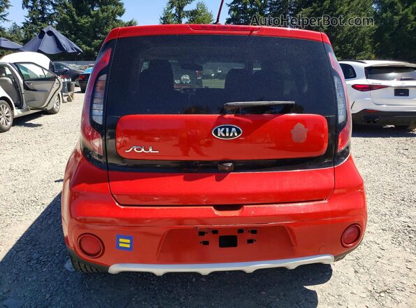 KNDJP3A51J7528196 2018 KIA SOUL Красный Вид салона спереди
