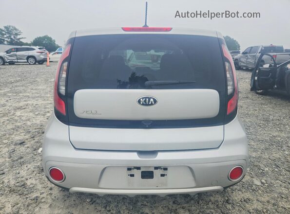 KNDJP3A58J7543200 2018 KIA SOUL Silver Սալոնի դիմացի տեսք