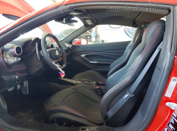 ZFF93LMA3M0267580 2021 FERRARI F8 Red Vista interior delantera
