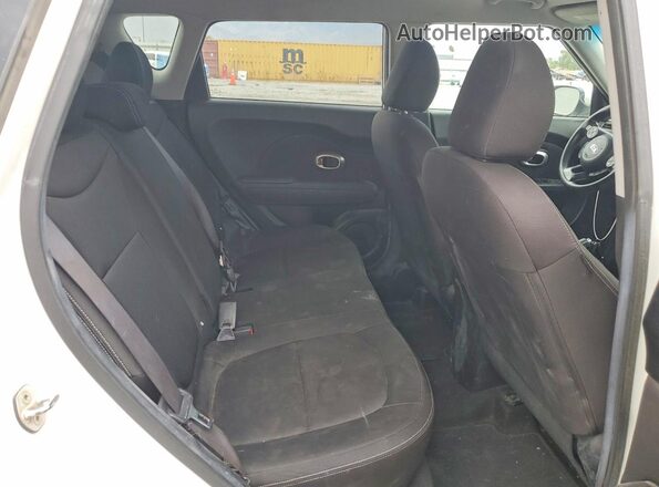 KNDJN2A2XG7846090 2016 KIA SOUL White Вид задньої частини салону