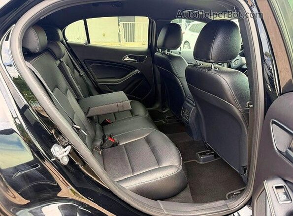 WDCTG4EB7JJ530353 2018 MERCEDES-BENZ GLA-CLASS Black Widok komory silnika
