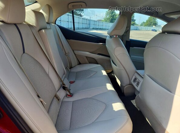4T1F31AK7MU547266 2021 TOYOTA CAMRY Red Вид задньої частини салону