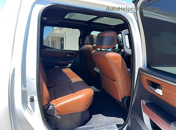 5TFMA5DB1SX239431 2025 TOYOTA TUNDRA White Widok wnętrza z przodu