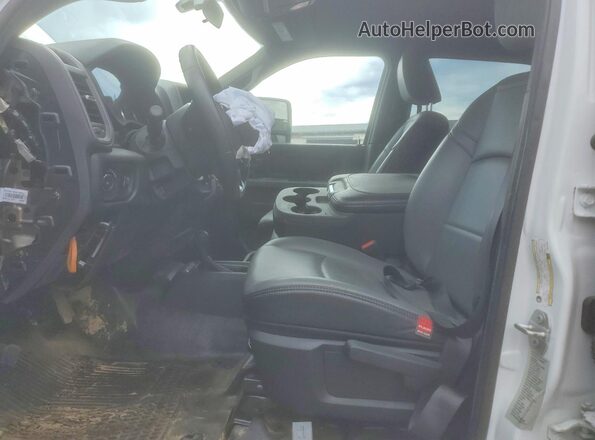 3C6UR5CJ9RG153243 2024 RAM 2500 Gray Widok deski rozdzielczej