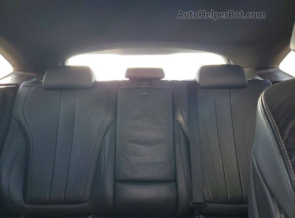 5UXKU0C51J0G80773 2018 BMW X6 Silver Widok wnętrza z tyłu