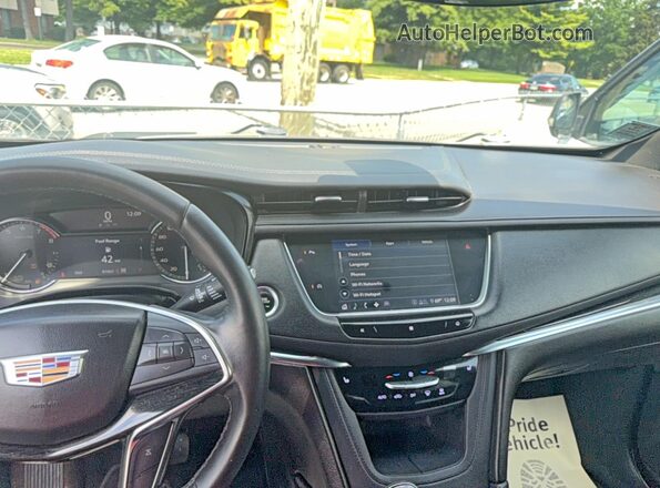 1GYKNDRS3LZ185113 2020 CADILLAC XT5 Silver Widok tylnych siedzeń