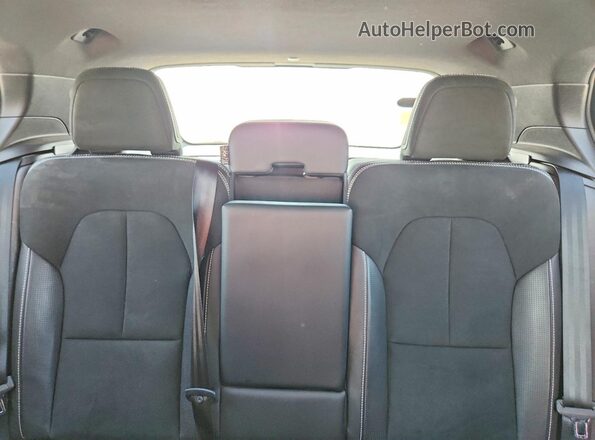 YV4162UM7L2207390 2020 VOLVO XC40 Red Vista interior trasera
