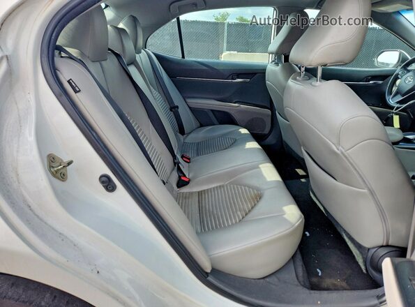 4T1B11HK9KU268473 2019 TOYOTA CAMRY White უკანა სალონის ხედი