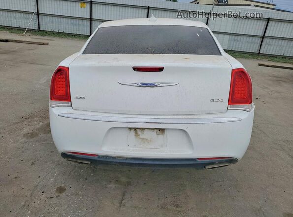 2C3CCAKG9JH250486 2018 CHRYSLER 300 Белый Вид салона спереди
