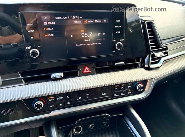 KNDPUCAG1P7101680 2023 KIA SPORTAGE White Vista de la etiqueta del VIN