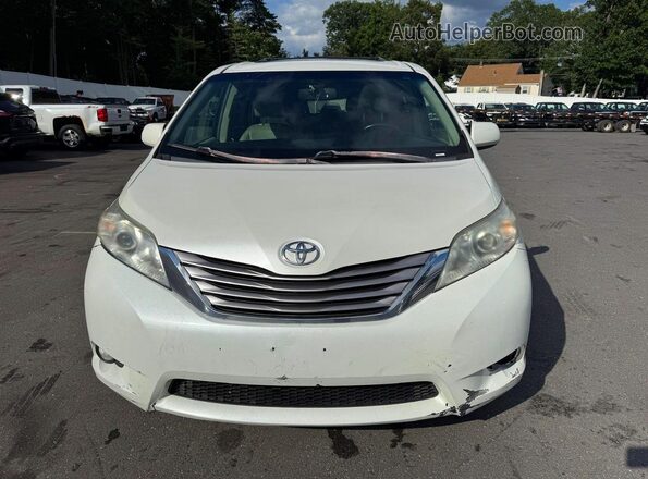 5TDDZ3DC4HS159092 2017 TOYOTA SIENNA White Вид салону спереду