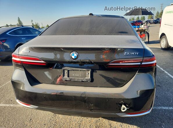 WBA53FJ08RCS35186 2024 BMW 5 SERIES Black Вид салону спереду