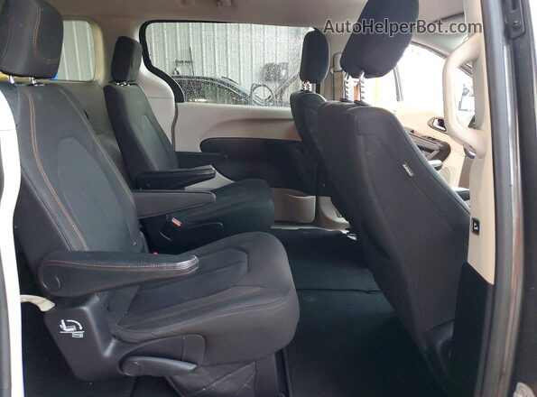 2C4RC1DG6HR503920 2017 CHRYSLER PACIFICA Black Engine compartment view