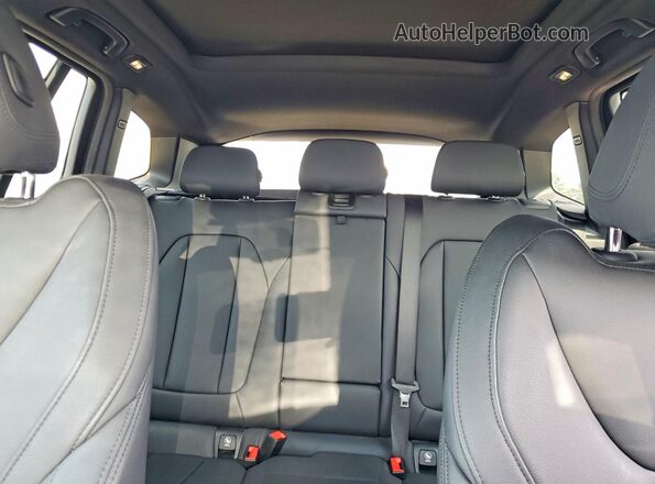 5UXTR9C52KLD90813 2019 BMW X3 Blue Vista interior trasera