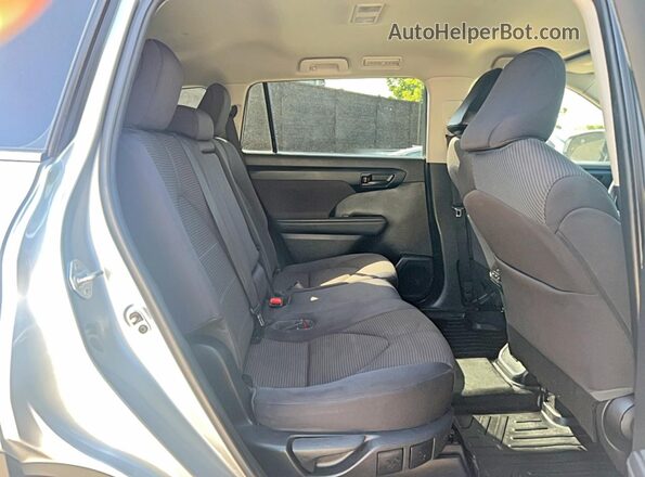 5TDZZRAH3NS107358 2022 TOYOTA HIGHLANDER Silver წინა სალონის ხედი