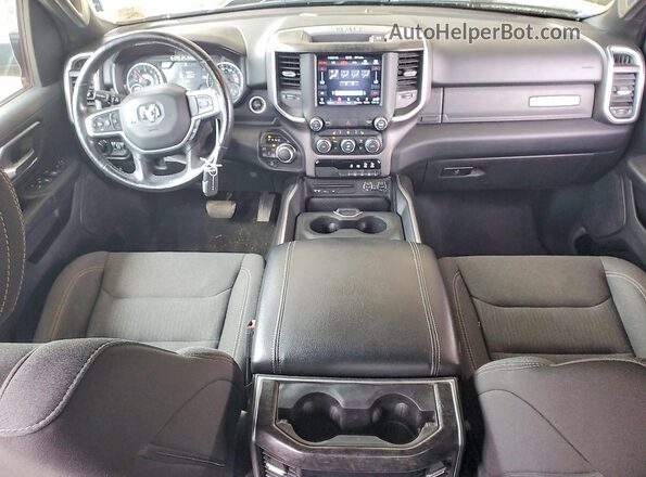 1C6RRFFG3KN818677 2019 RAM 1500 Черный Вид щитка приборов