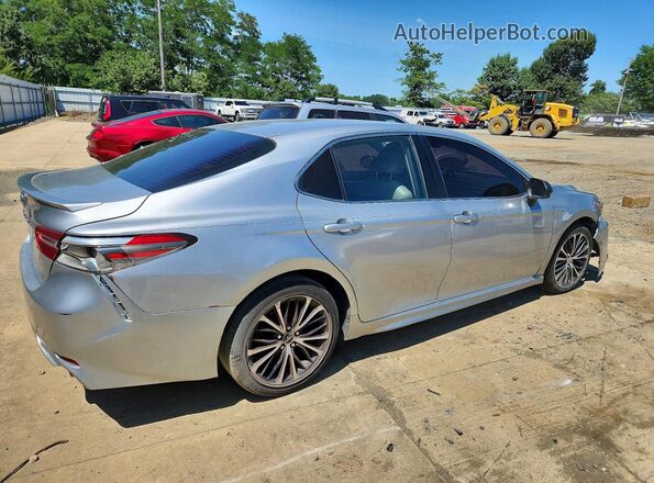 JTNB11HK9J3051459 2018 TOYOTA CAMRY Серебряный Передняя правая четверть