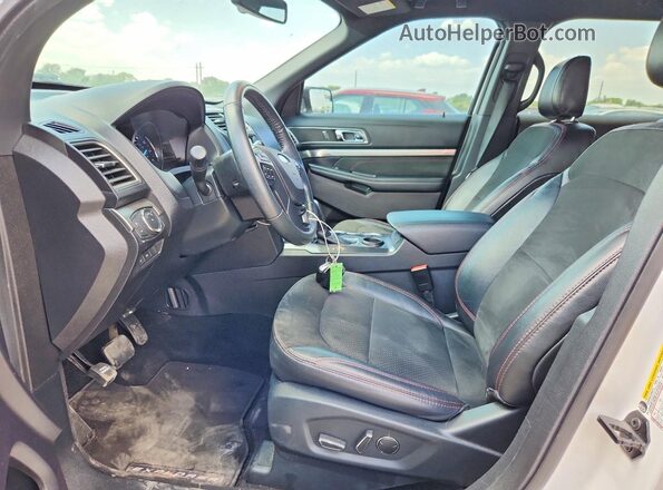1FM5K7D8XJGC69104 2018 FORD EXPLORER Белый Вид панели приборов