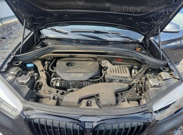 WBXHT3C33H5F72590 2017 BMW X1 Серый Вид наклейки с VIN-кодом