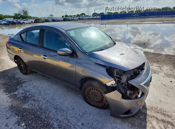 3N1CN7AP6KL867723 2019 NISSAN VERSA Серебряный Вид спереди