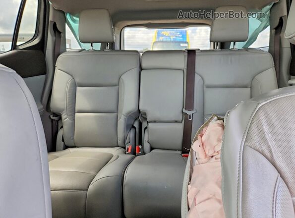 1GKKNMLSXHZ220109 2017 GMC ACADIA Silver Rear interior view