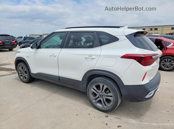 KNDEUCAA1M7043259 2021 KIA SELTOS Белый Задняя правая четверть