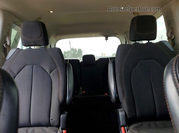 2C4RC1DGXHR502219 2017 CHRYSLER PACIFICA Black Widok wnętrza z tyłu